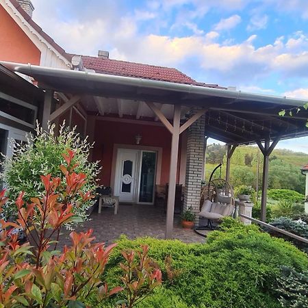 Berc Apartman Egerszalók Exterior foto