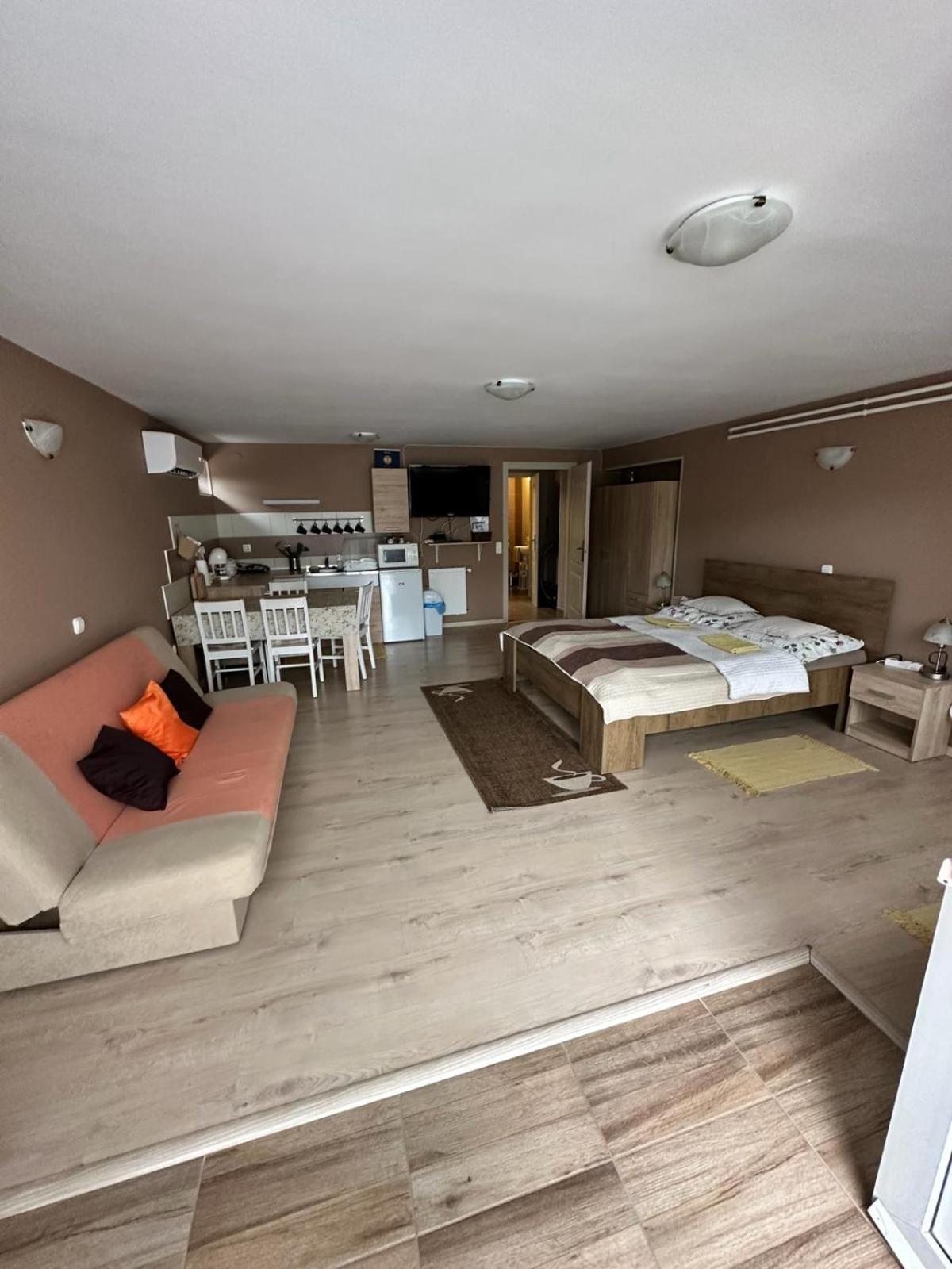 Berc Apartman Egerszalók Exterior foto