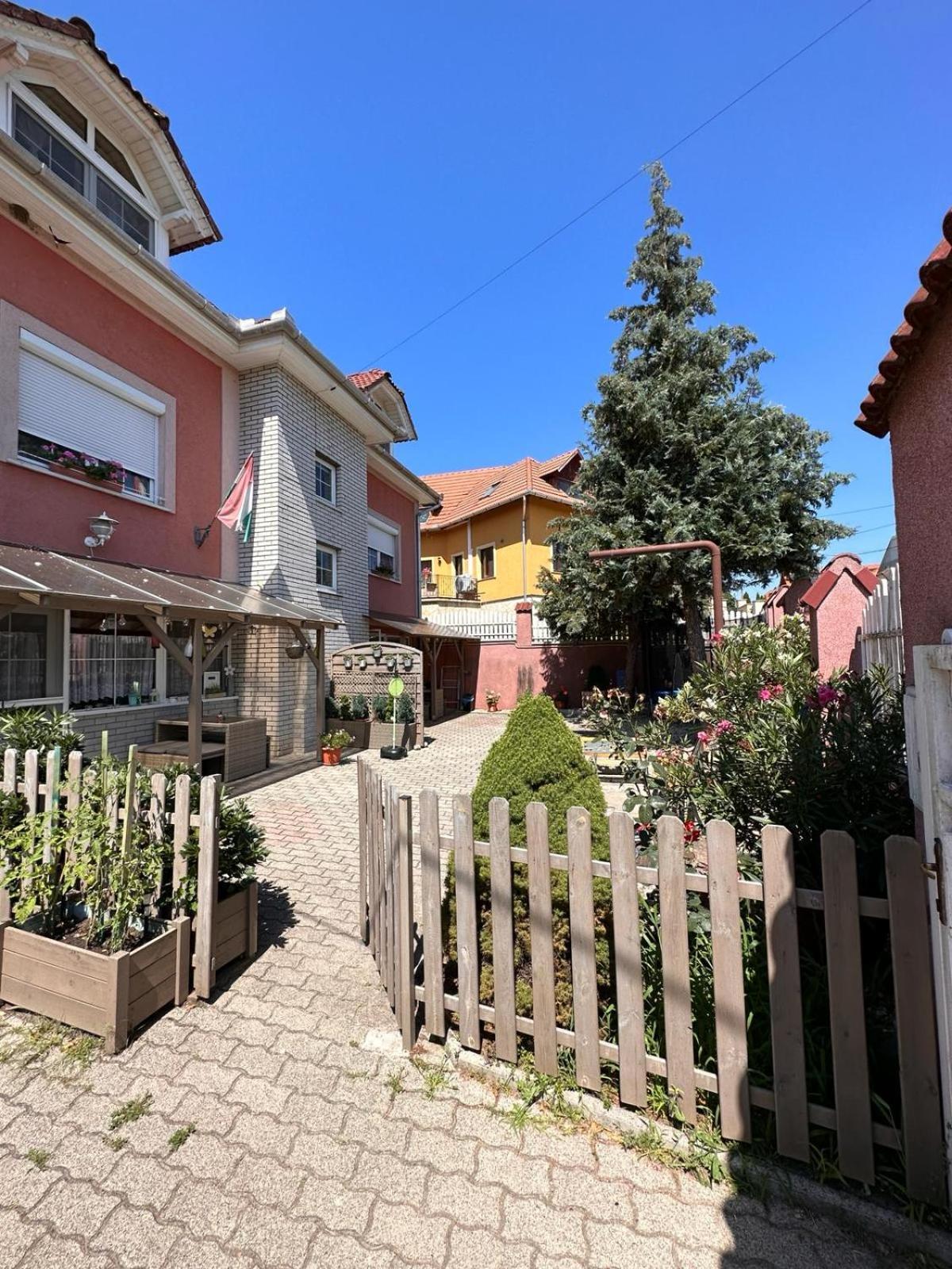 Berc Apartman Egerszalók Exterior foto